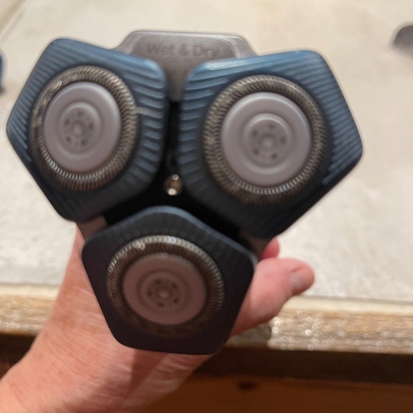 Philips Aqua Touch Shaver - Picture 3 of 6